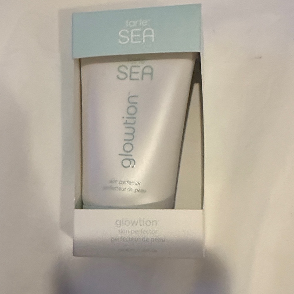 Tarte SEA Glowtion Skin Perfector - Light Blue and White